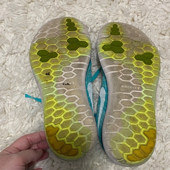 Nike Women's Turquoise Athletic Shoes size 9 - Picture 12 of 16